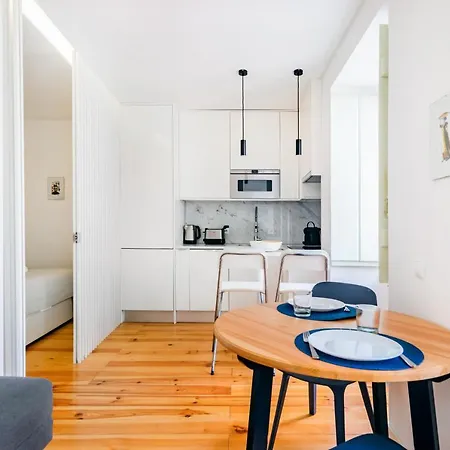 Romantic Alfama Getaway Lisboa