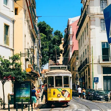 Romantic Alfama Getaway Apartment
